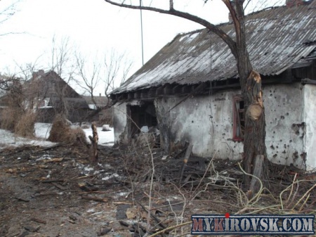 Попадания снарядов поселок Донецкий192