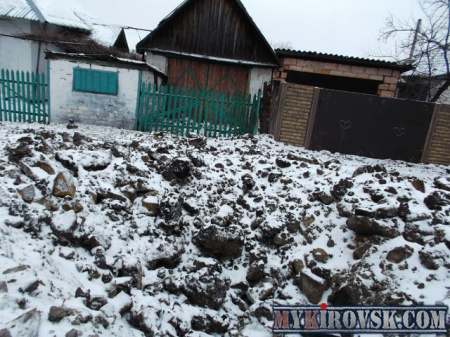 Попадания снарядов поселок Донецкий215