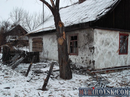 Попадания снарядов поселок Донецкий210