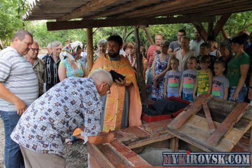 Жители Кировска решают проблему с водой сами, устав от бездействия администрации.