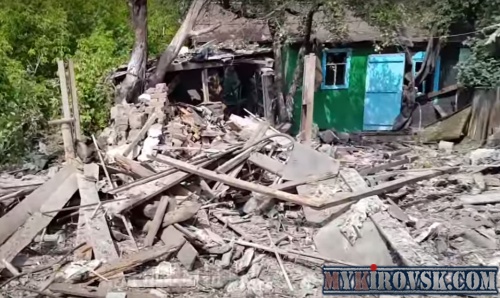 Последствия обстрела п.Донецкий 28 июля (видео)