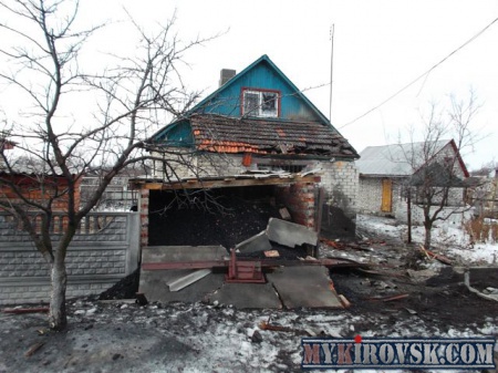 Попадания снарядов поселок Донецкий184