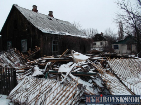 Попадания снарядов поселок Донецкий211